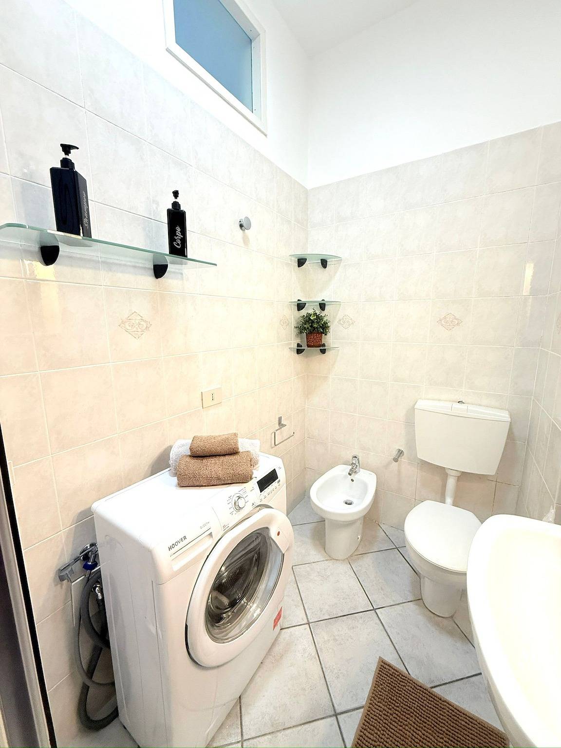 Appartamento intero, Relax con terrazza, giardino e posto auto in Bande di Là-Rollo, Andora