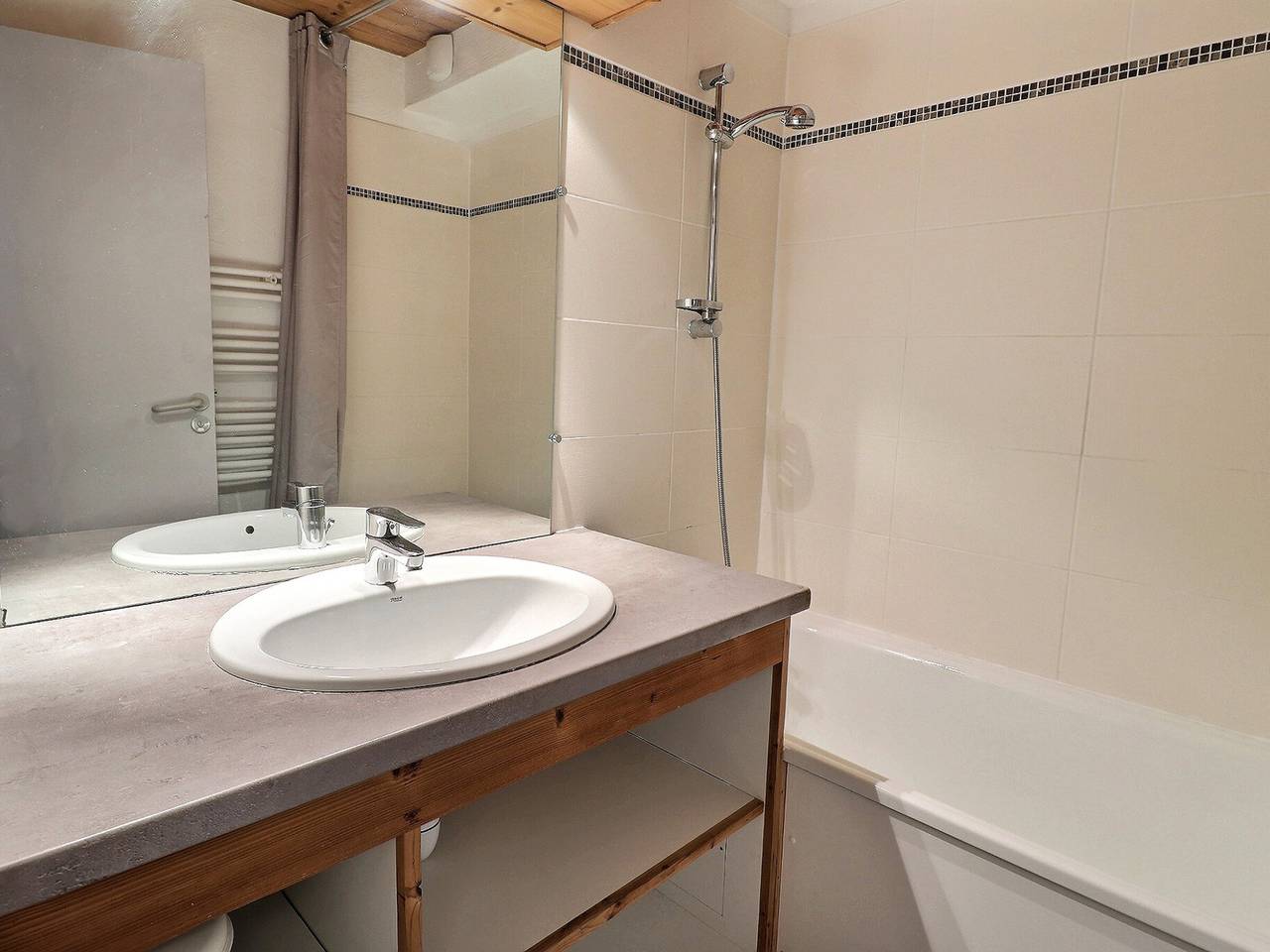 Apartamento entero, Apartamento en La Tania, 2 Piezas, 4 Pers., Balcón, Cerca de Pistas y Centro شر in La Tania, La Perrière