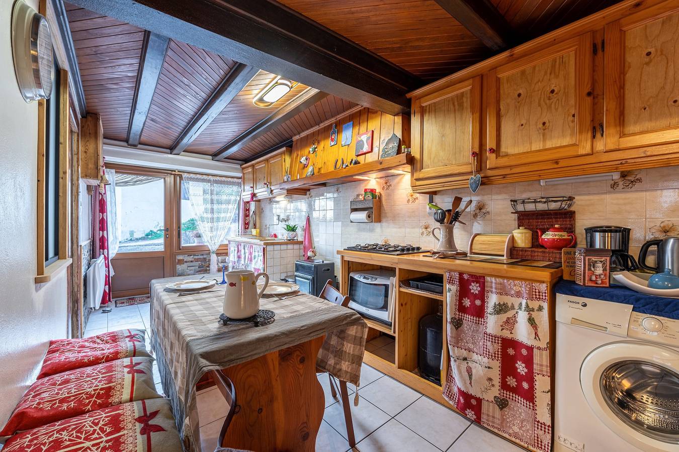 Appartement 'Aux 4 Saisons' met uitzicht op de bergen, privéterras en Wi-Fi, foto 7