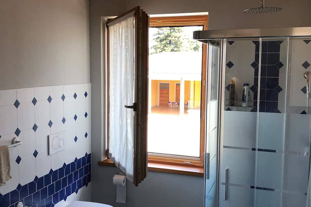 Entire apartment, Lovely apartment with private parking in Casteldidone, Cremona Province