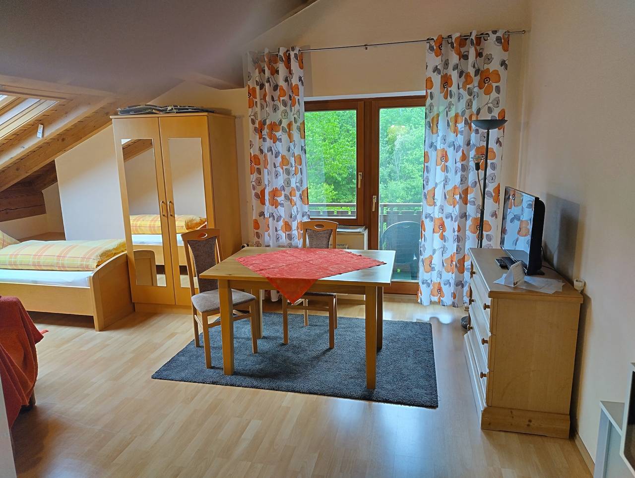 Ganze Wohnung, Ferienwohnung 'G' mit Balkon und Wi-Fi in Alb-Donau-Kreis
