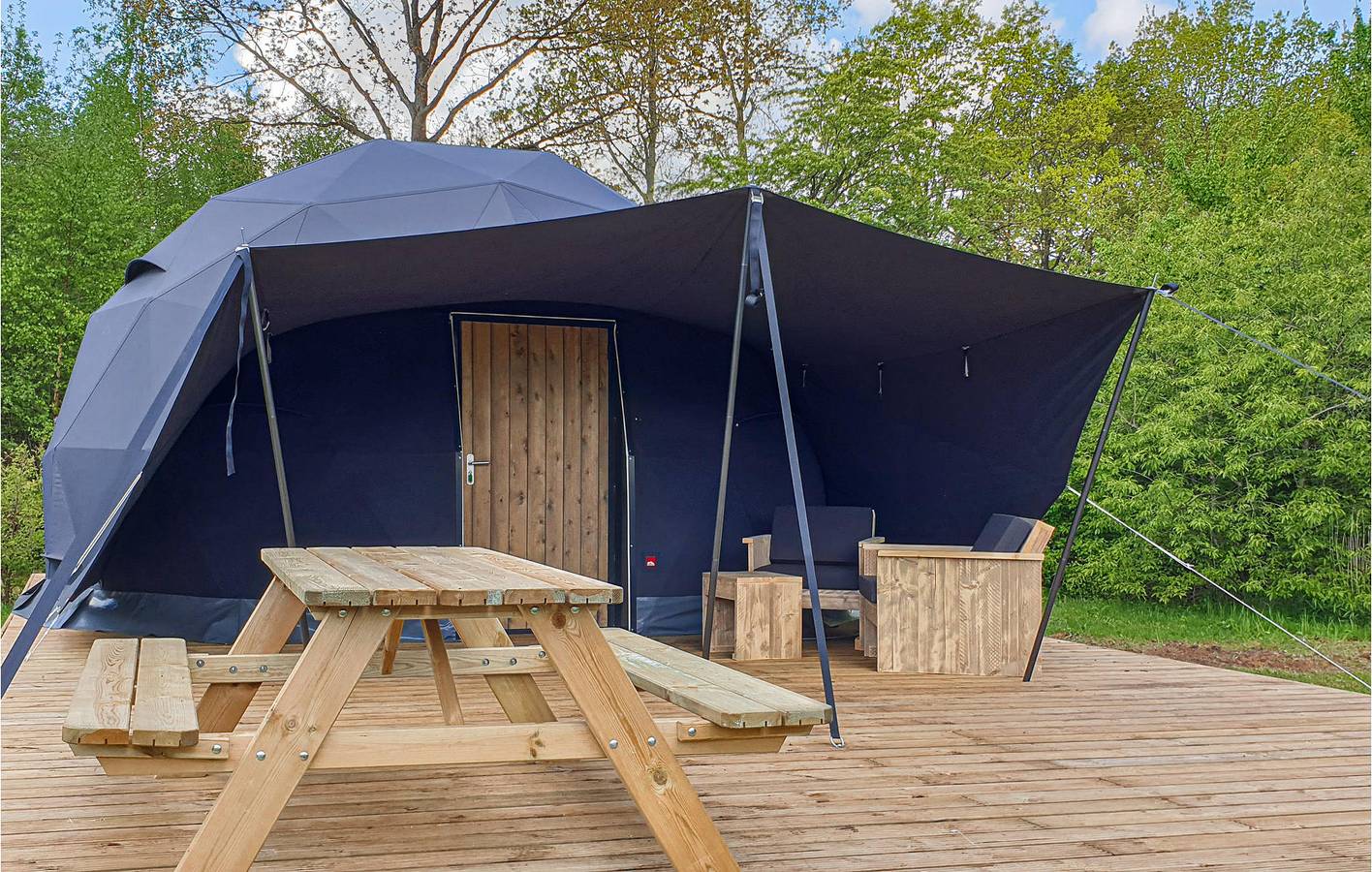 Wohnwagen für 2 Personen mit Terrasse in Drenthe