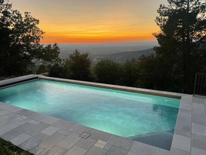 Villa for 8 people, with yard and hot tub in Cortona