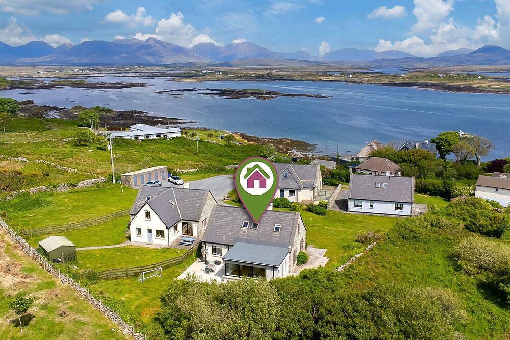 Roundstone Vista in Roundstone, Connemara