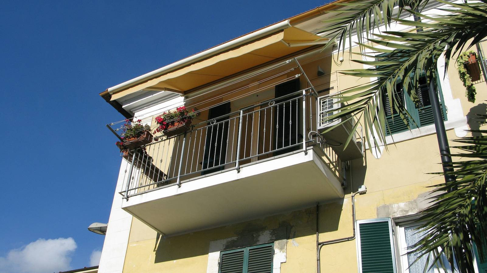Ganze Wohnung, Sonnige Ferienwohnung am Meer an der neuen Fahrradstrecke in Oneglia, Imperia