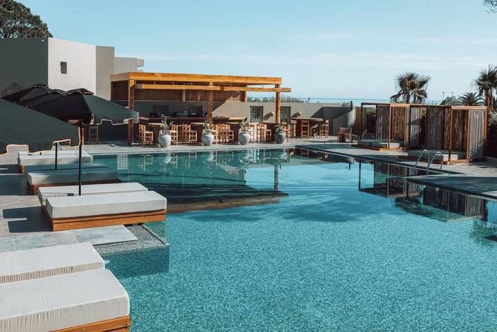Hôtel pour 3 personnes, avec Terrasse et Jardin ainsi que Bassin pour enfant et Piscine