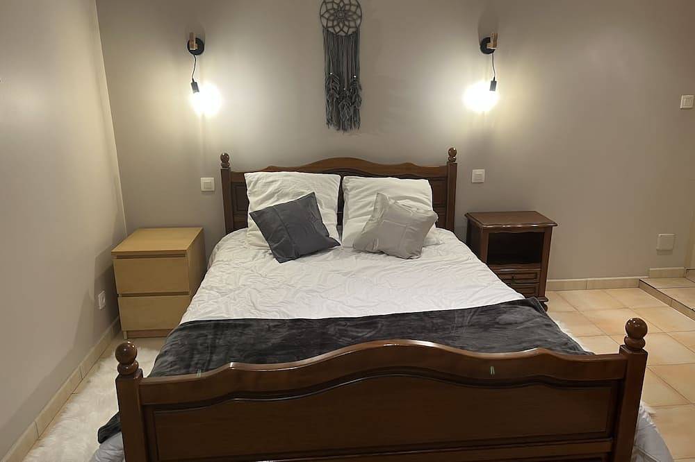 Entire apartment, Le nid Capcinois in Formiguères, Parc naturel régional des Pyrénées catalanes