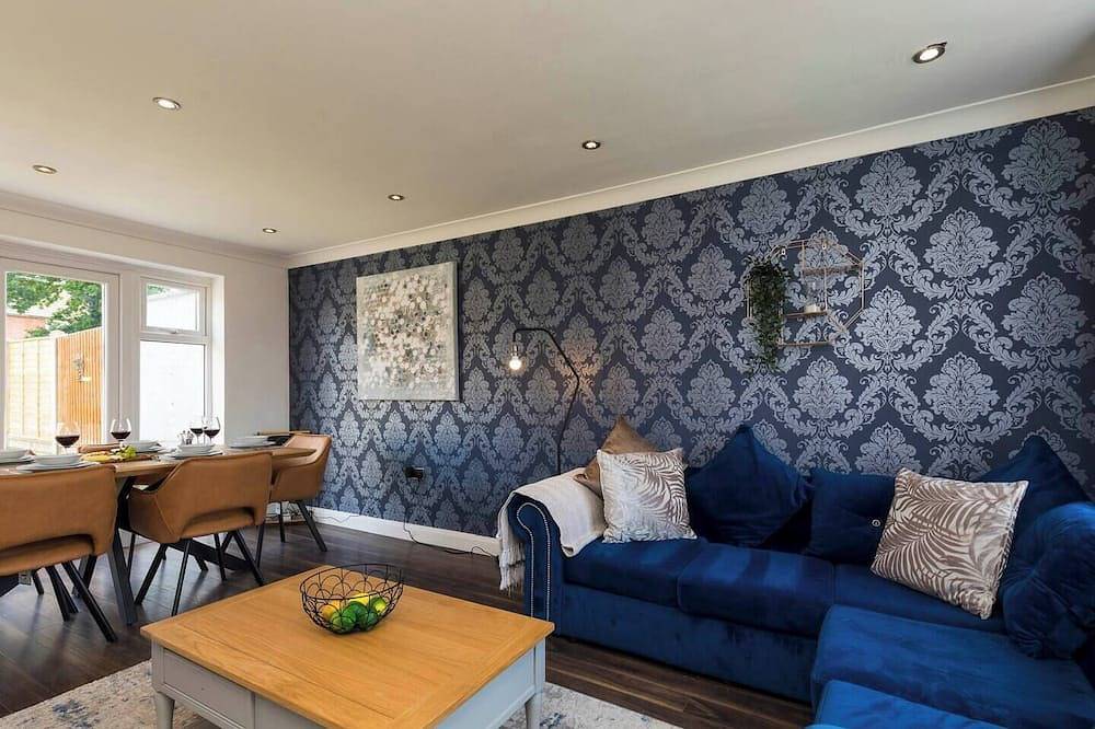 3Br Hazel House, Crawley in Crawley, Sussex Occidental