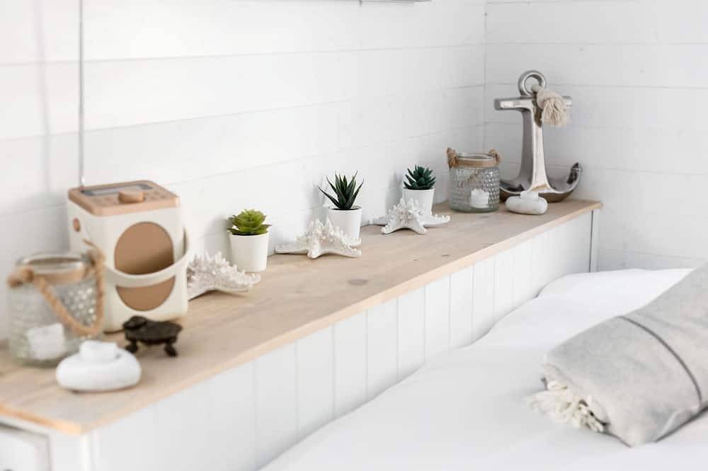 Watersedge Cabin - Luxury Cottages in Fareham, Hampshire