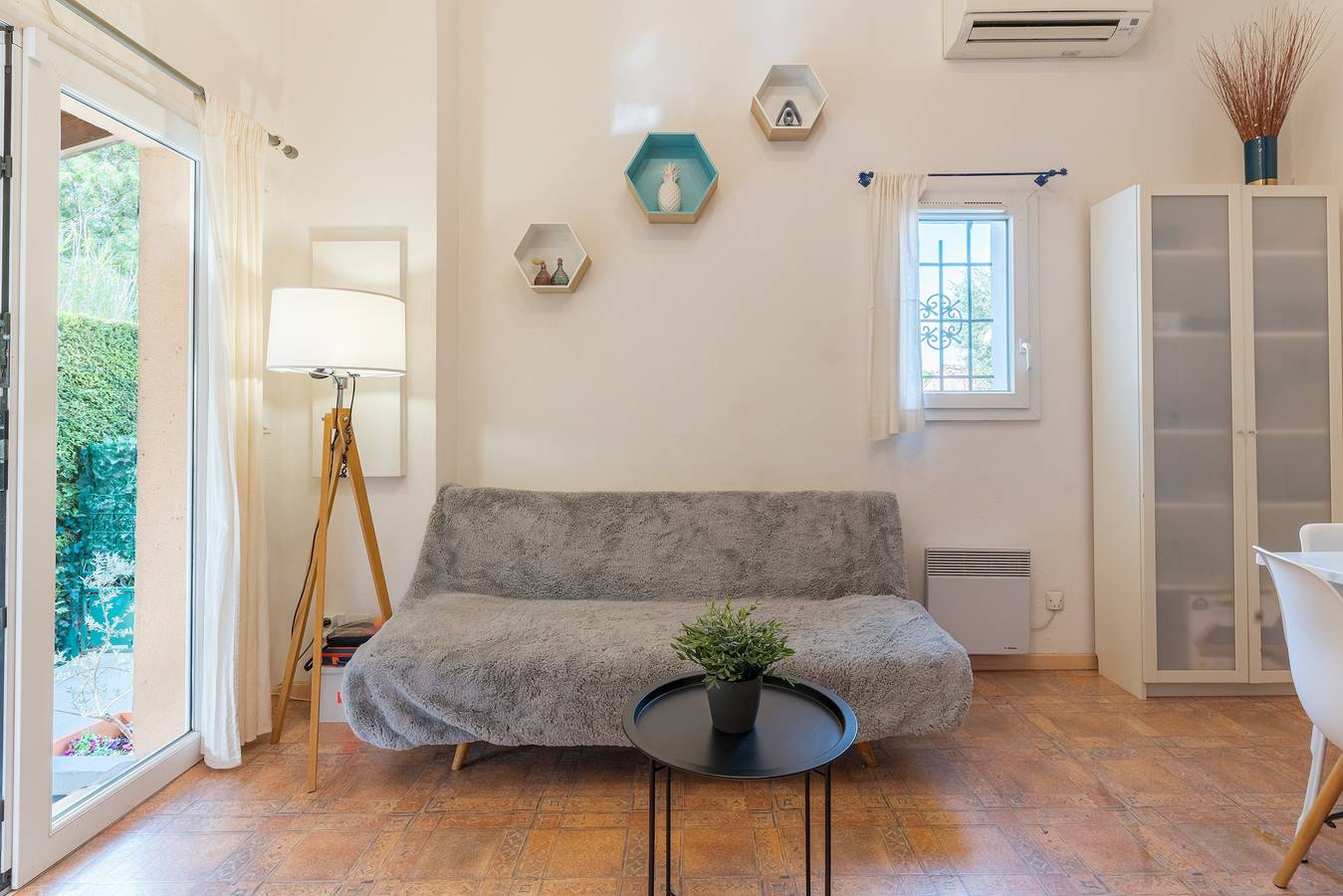 Apartamento entero, Encantadora casa de 2 dormitorios con piscina, wifi y aire acondicionado en tranquila Eyguières in Eyguières, Region de Arles