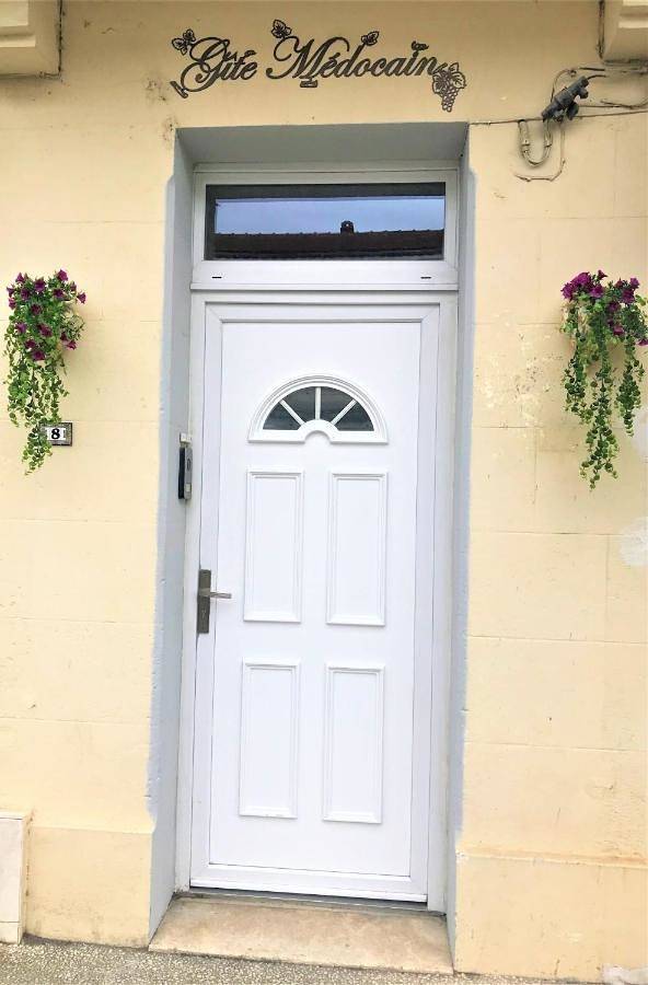 Location de vacances pour 10 personnes, avec piscine ainsi que jacuzzi et balcon à Saint-Vivien-de-Médoc - 2