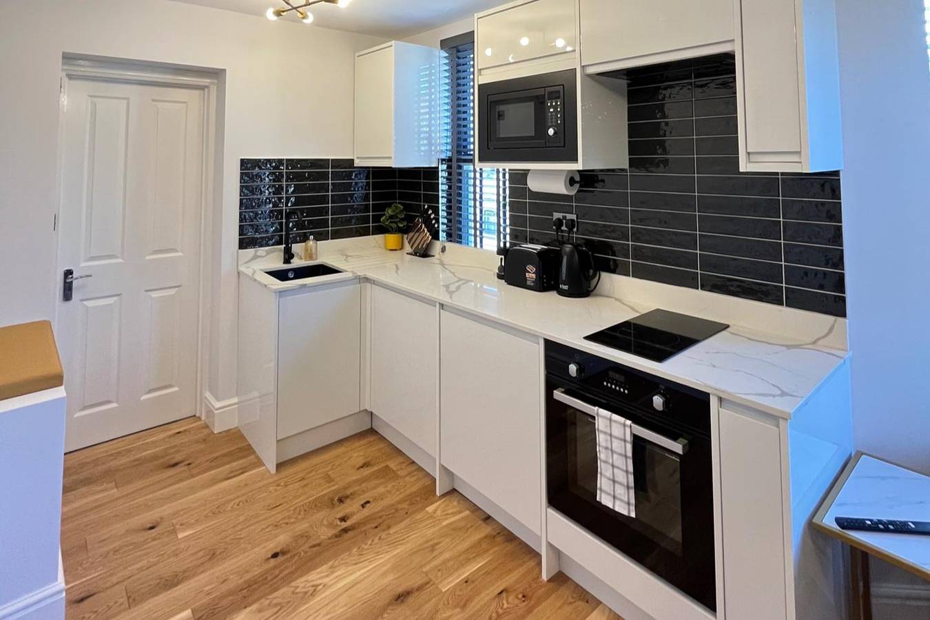 Entire vacation apartment, Cozy London Apartment , 2 minutes to tube! in Waltham Forest, London