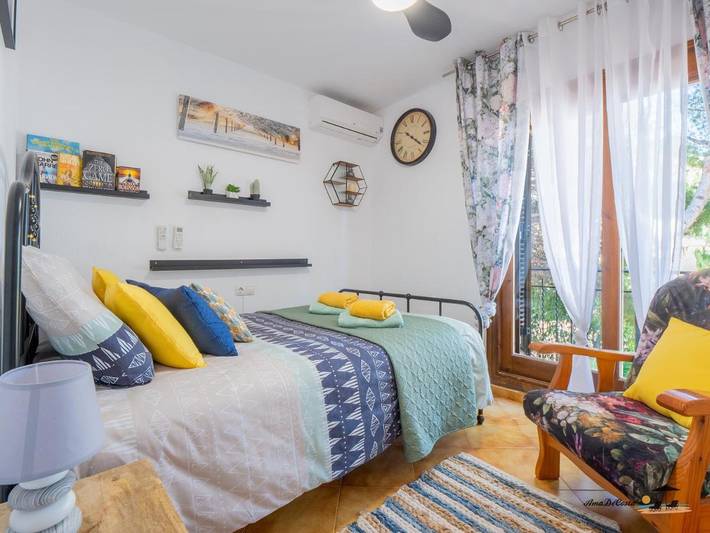 Location de vacances pour 10 personnes, avec piscine ainsi que jardin et vue, animaux acceptés à Cabo Roig - 4