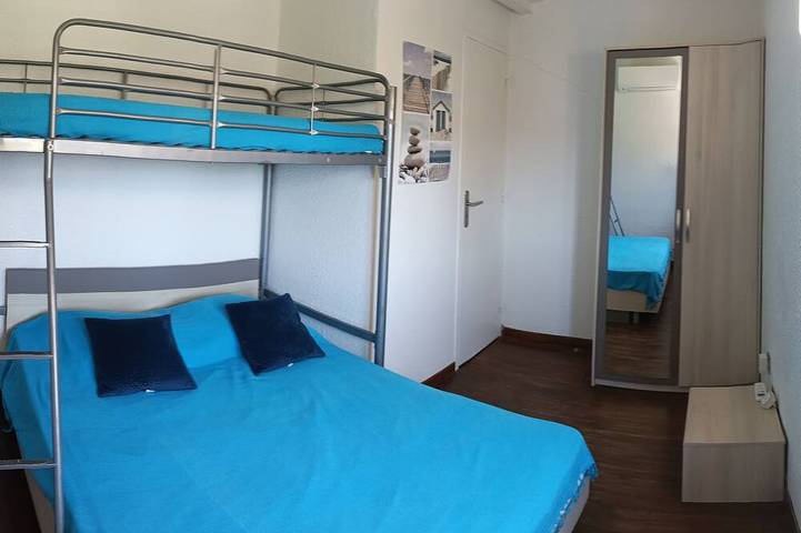 Last-Minute Sale. Beautiful, air-conditioned villa with a garden; the beach is 100 meters away. in Poggio-Mezzana, Corte region