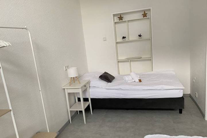 Appartement entier, Vacation Rental / Apartment for Workers in Solingen City, Across from Clemensgalerien in Solingen, Bergisches Land