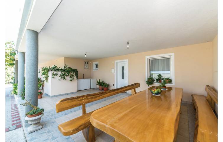Ganze Ferienwohnung, Modernes Apartment mit Pool, Küche, WLAN und Parkplatz in Pakostane, Zadar