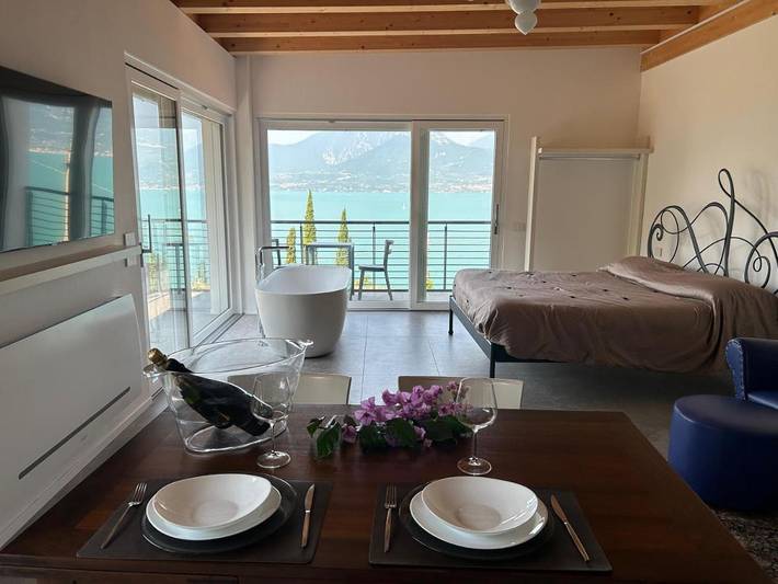 Ferienwohnung für 2 Personen, mit Ausblick und Balkon sowie Seeblick - 1