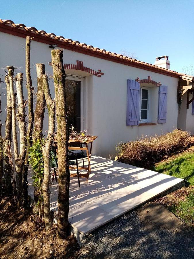 Gîte pour 2 personnes, avec terrasse et piscine ainsi que jardin et sauna à Challans - 4