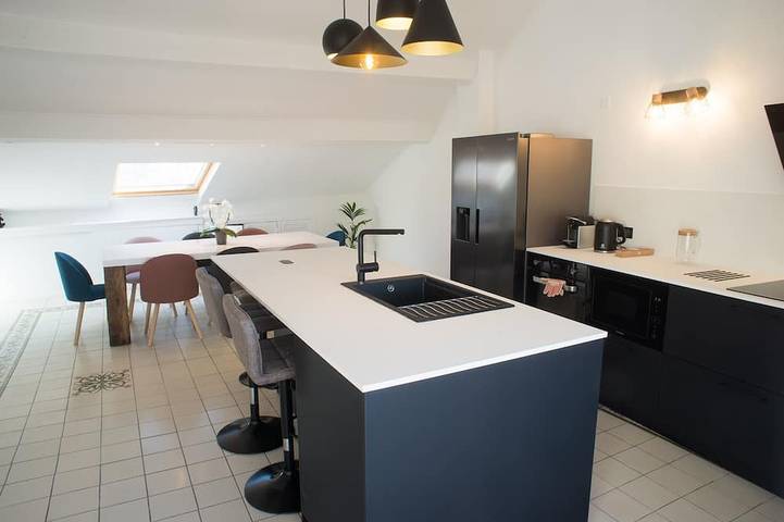 Gîte pour 9 personnes, avec jacuzzi et terrasse, animaux acceptés dans Theatre Du Balcon