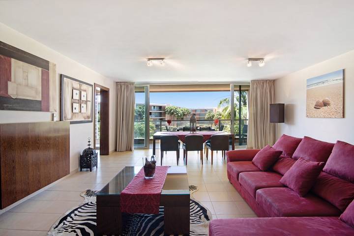 Appartement entier, Appartement Herdade dos Salgados près de la plage avec piscine partagée et Wi-Fi. in Guia, District de Faro