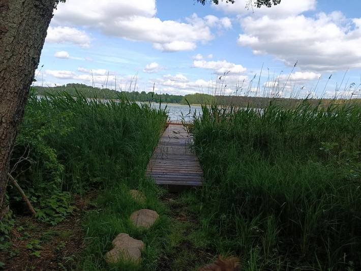 Domek letniskowy dla 6 osób, z widok i widok na jezioro oraz ogród na Mazury