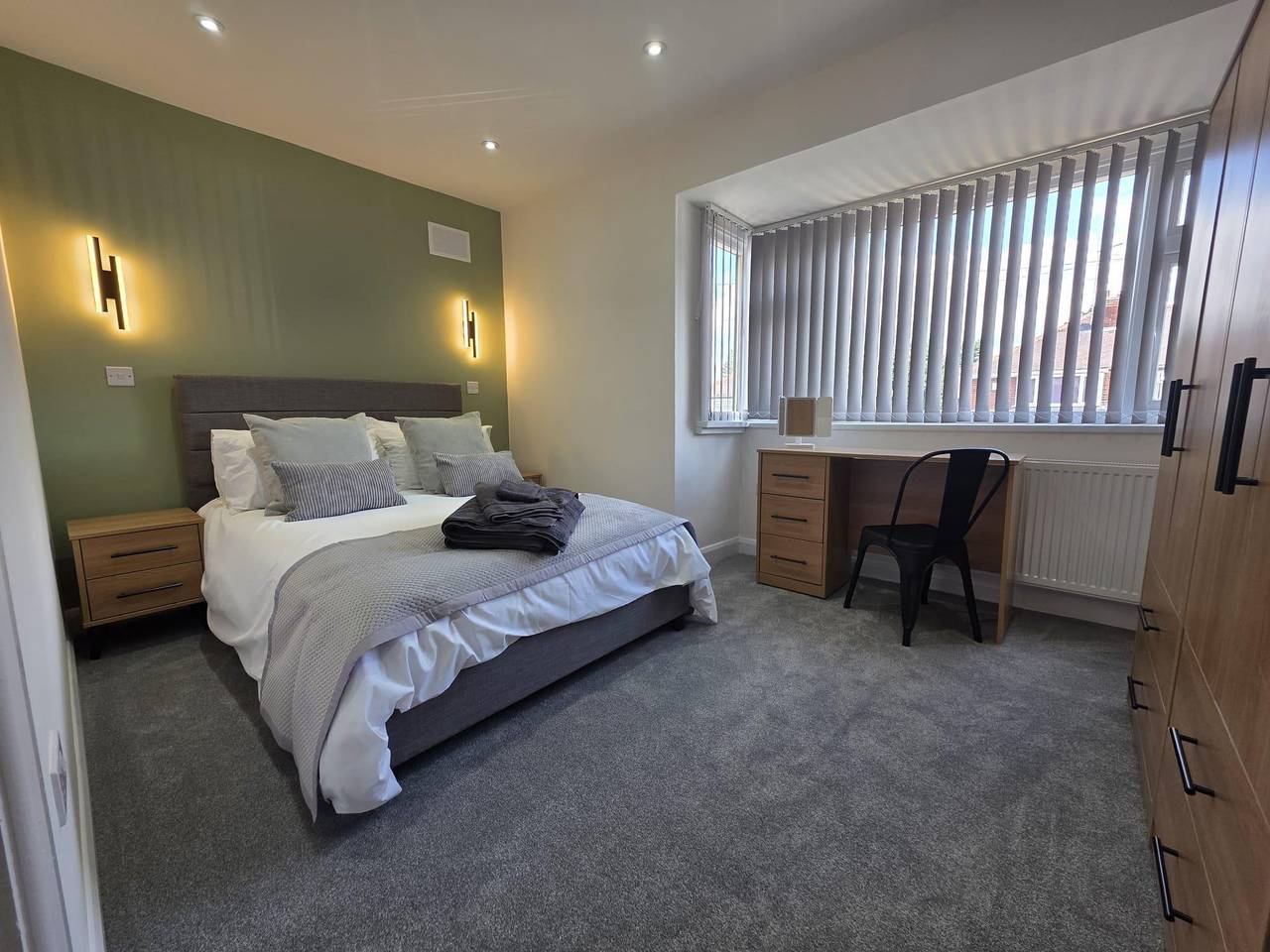 House - Sleeps 4 - Parking - Garden - City Centre in Leeds, Westliches Yorkshire