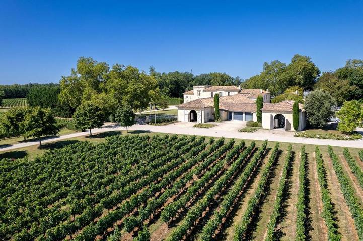 Location de vacances pour 17 personnes, avec vue ainsi que piscine et jardin à Arveyres - 2