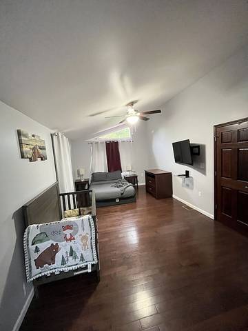 Villa for 10 Guests in Pocono Mountains, Long Pond, Picture 3