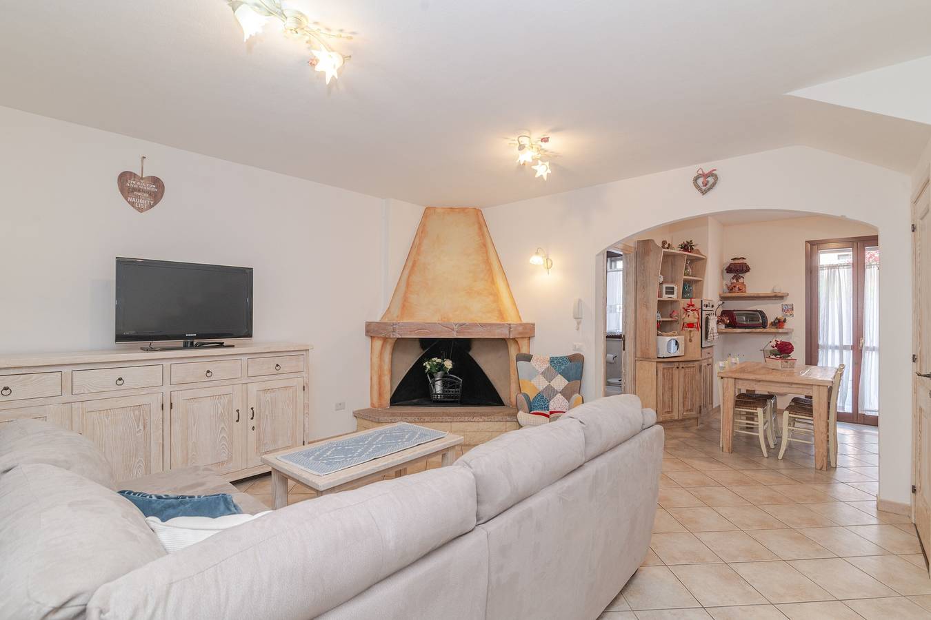 Apartamento entero, Apartamento 'Villetta A Schiera Pesaro' con terraza privada, jardín privado y balcón in Santa Teresa di Gallura, Santa Teresa Gallura (Municipality)