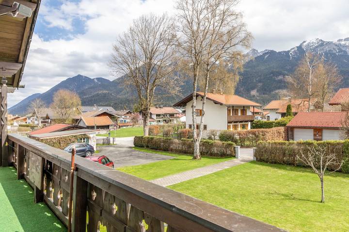Entire apartment, Apartment '1' with Mountain View, Shared Garden and Wi-Fi in Wallgau, Walchensee