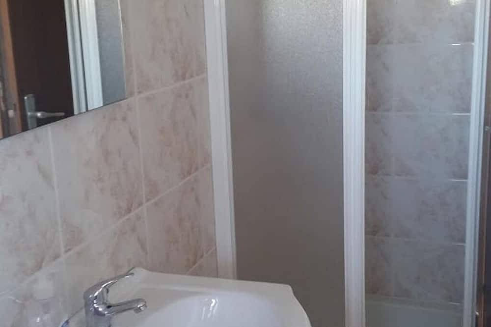 Ganze Wohnung, 1-Zimmer-Ferienwohnung mit Terrasse und Meerblick Kolan, Pag in Kolan, Kolan (Kroatische Adria)
