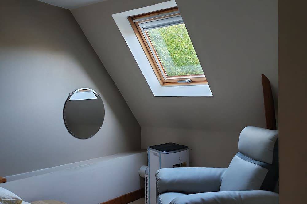 Stone house with garden, downtown, quiet, close to amenities in Saint-Aurélien, Región de Limoges