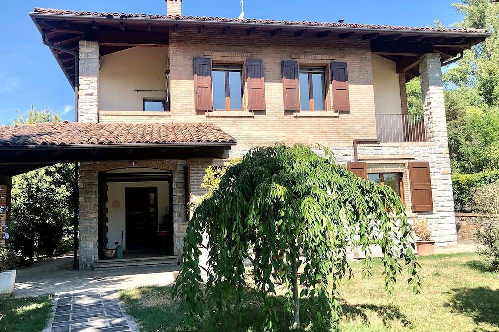 Spacious apartment \" Le Vitterelle \" in the green of the Terre dei Castelli in Zocca, Modena Provinz