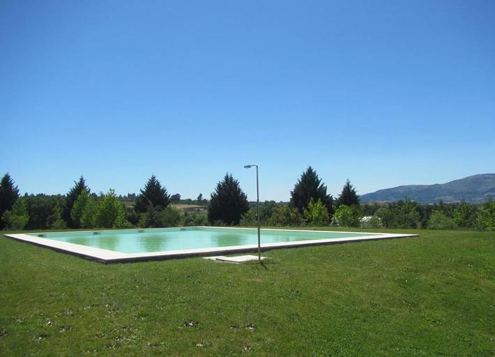 Location de vacances pour 6 personnes, avec piscine ainsi que vue et jardin à Covilhã - 3