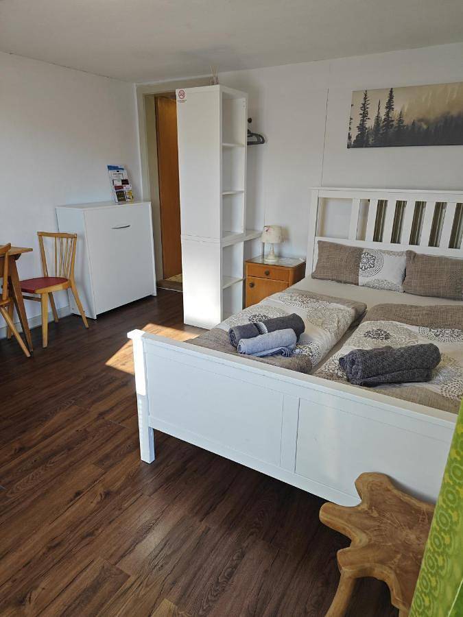 Ferienwohnung für 3 Personen, mit Terrasse und Garten sowie Ausblick