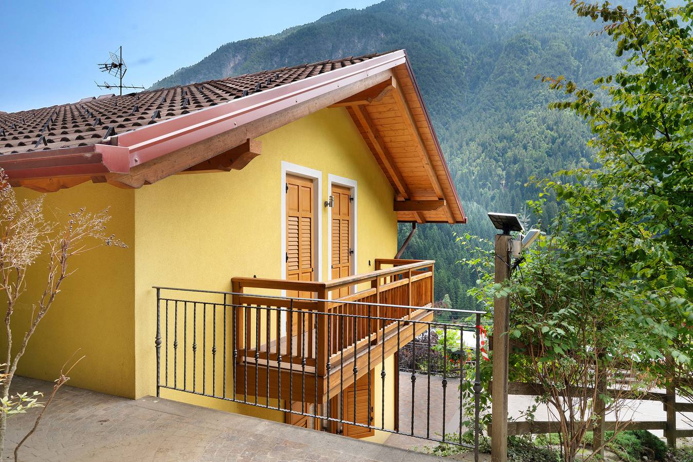 Ganze Wohnung, Ferienwohnung 'Appartamento Sole' mit Bergblick, privater Terrasse und Wi-Fi in Bozzana, Caldes