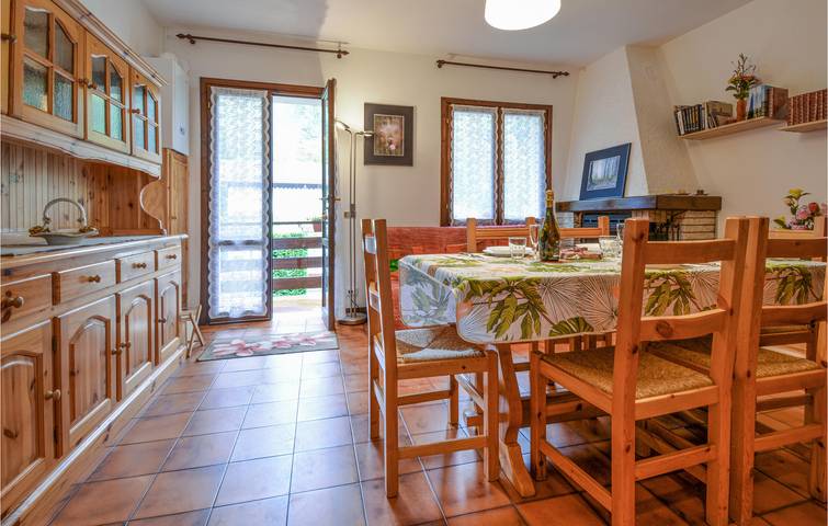 Ganze Ferienwohnung, Gemütliches 1BR Apt mit Parkplatz, Terrasse, & Küche - Nähe Skilift & Stadtzentrum in Conco, Lusiana