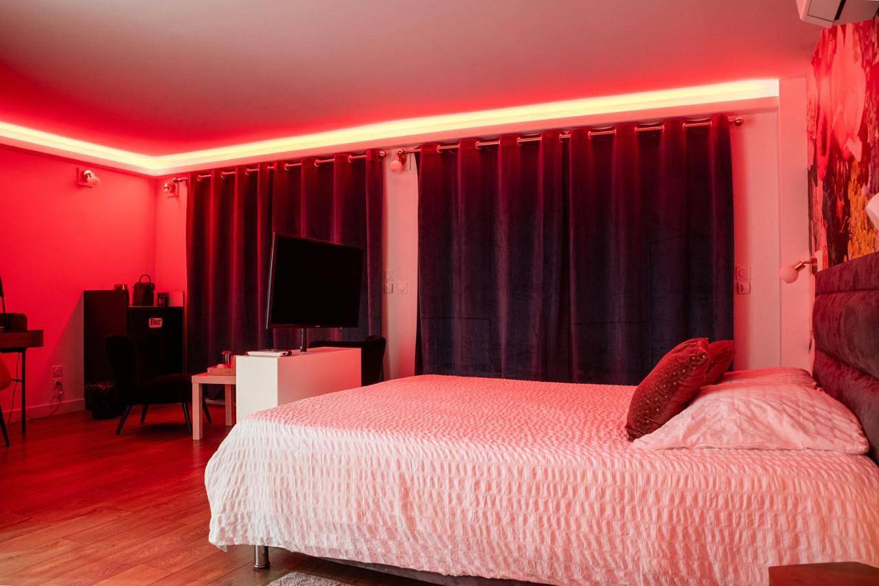 Suite Touraco, clim, balneo, terrasse - Parc des Oiseaux in Villars-les-Dombes, Ain