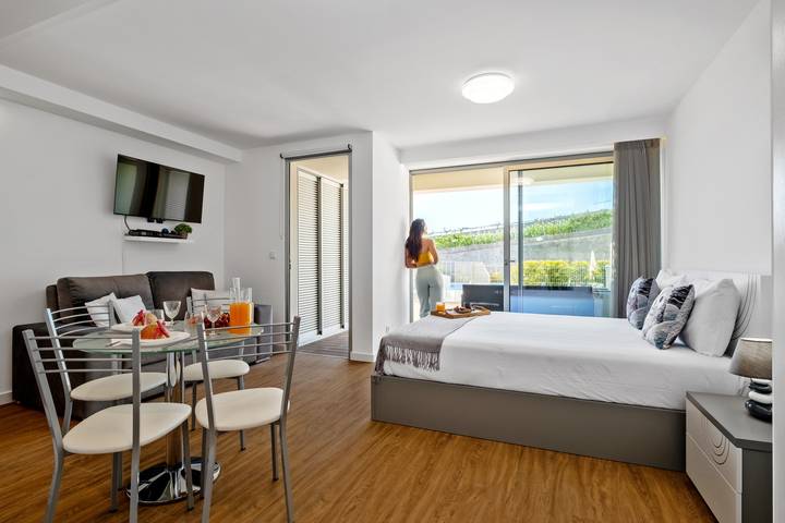 Ferienwohnung für 2 Personen, mit Balkon und Pool - 1