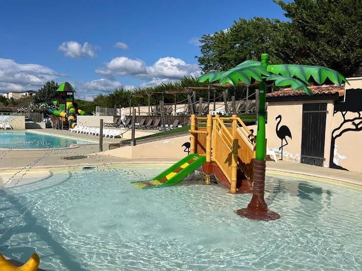 Camping pour 6 personnes, avec bassin pour enfant en Ardèche