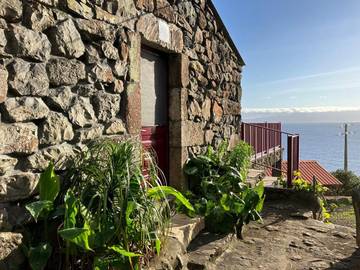 Gîte pour 2 personnes, avec vue et jardin dans São Jorge
