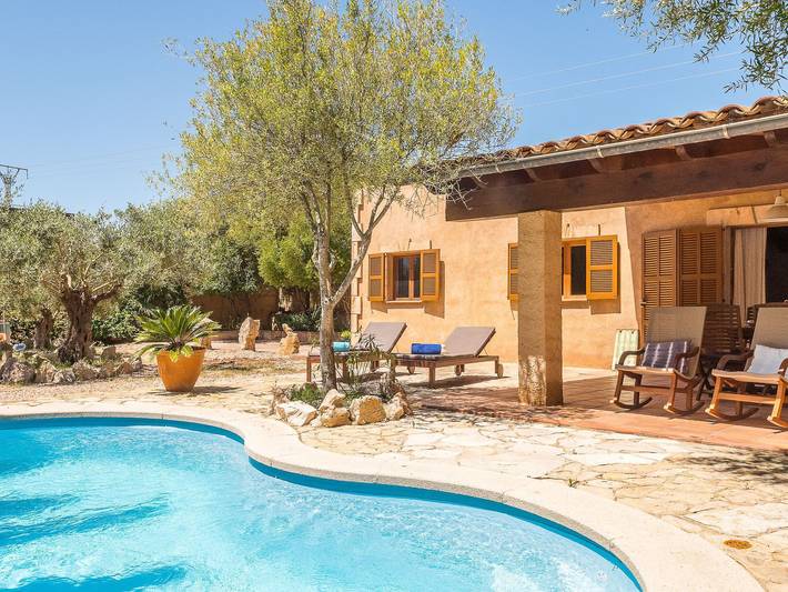 Ferienhaus für 7 Personen, mit Terrasse und Garten sowie Pool, kinderfreundlich