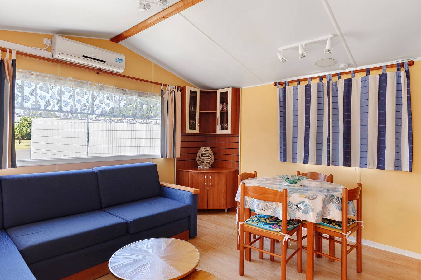 Mobil-home 4 pers près du Futuroscope avec Wi-Fi et climatisation in Neuville-de-Poitou, Vienne (France)