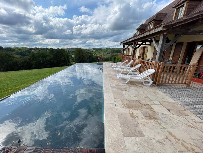 Location de vacances pour 10 personnes, avec Balcon et Terrasse ainsi que Jardin et Piscine à Coux-et-Bigaroque