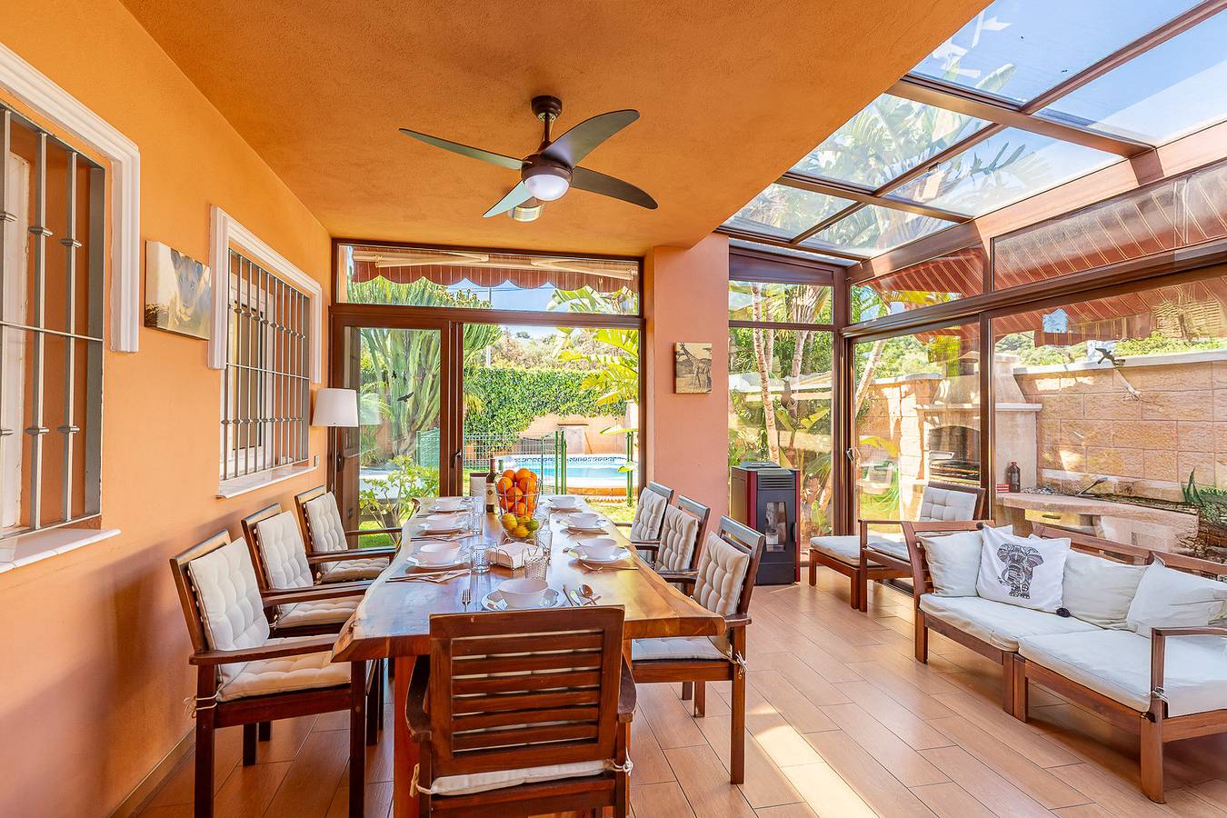 Casa De Vacaciones para 15 Personas en Churriana, Málaga