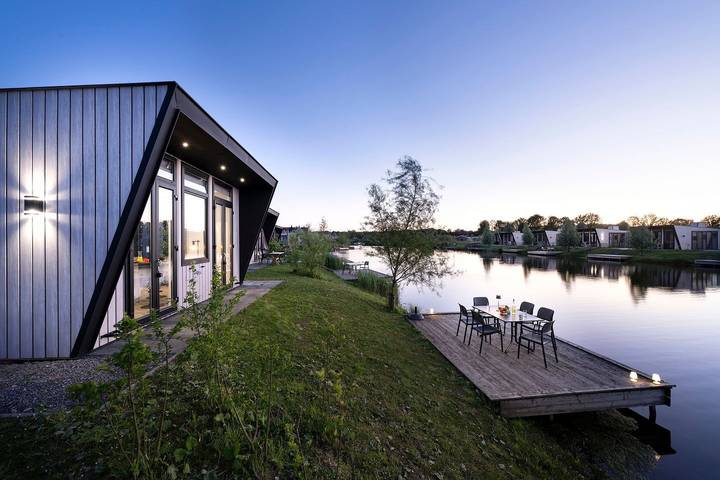 Chalet voor 6 personen, with Terras and Tuin as well as Uitzicht op het meer aan het Veluwemeer