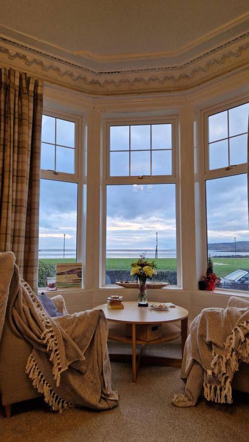 Entire apartment, Two-Bedroom Apartment in Millport, Firth Of Clyde