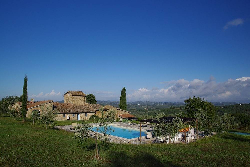 Ganze Wohnung, 2-bedroom apartment on farm with swimming pool in Chianti
