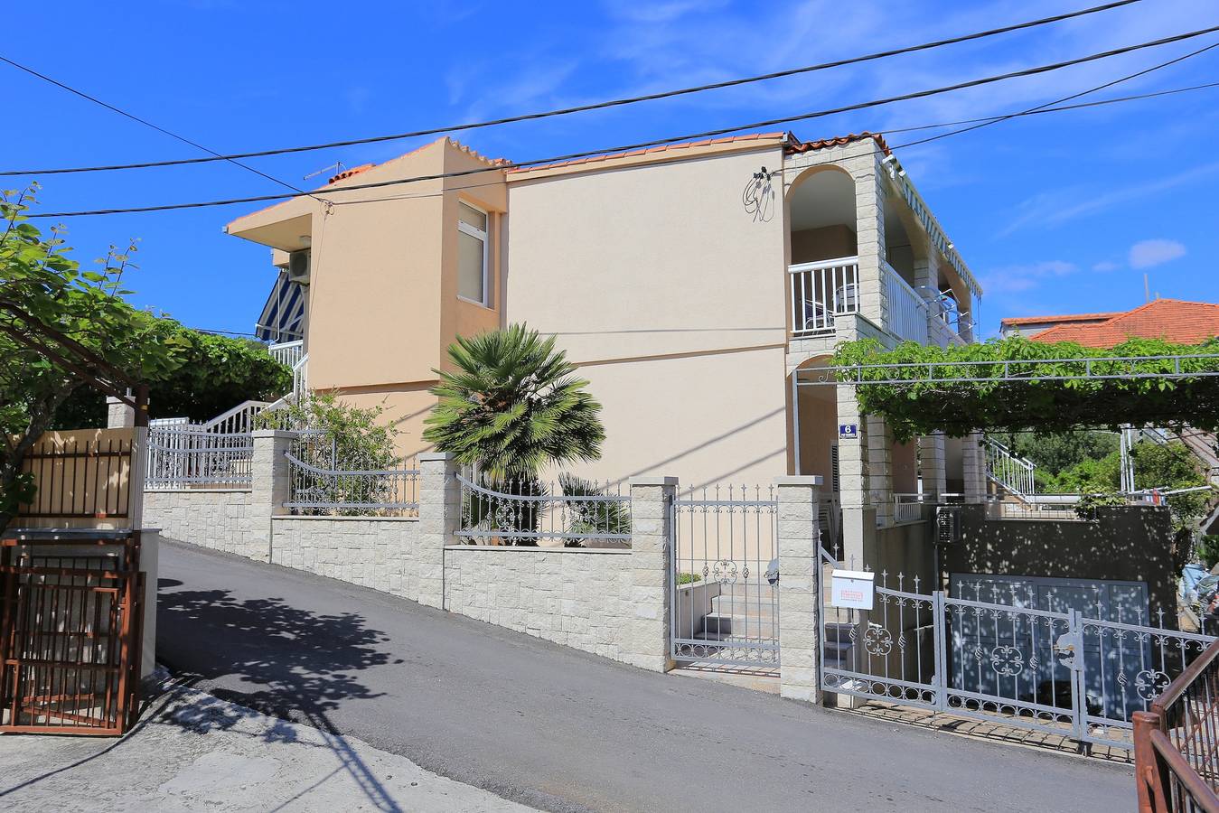 Entire apartment, One bedroom apartment with terrace and sea view Arbanija, Čiovo A-18797-b in Arbanija, Ciovo