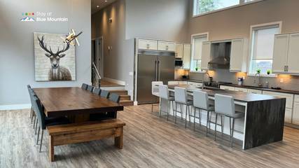 Vacation Rental for 16 Guests in Blue Mountain (Ontario), Lake Huron ON, Picture 3